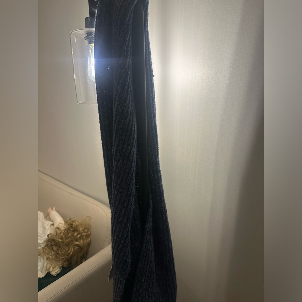 Used like a new scarf( winter) banana republic